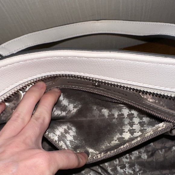 Karl Lagerfeld White Satchel with Heart Charm - Picture 8 of 15